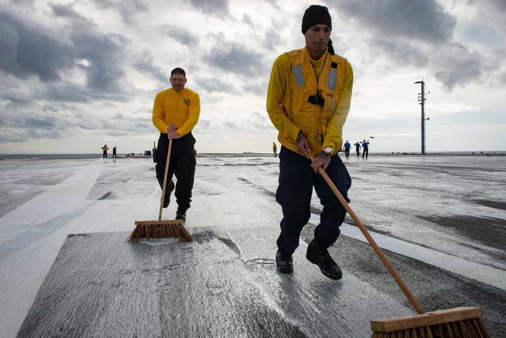 USS Dwight D. Eisenhower (CVN 69)