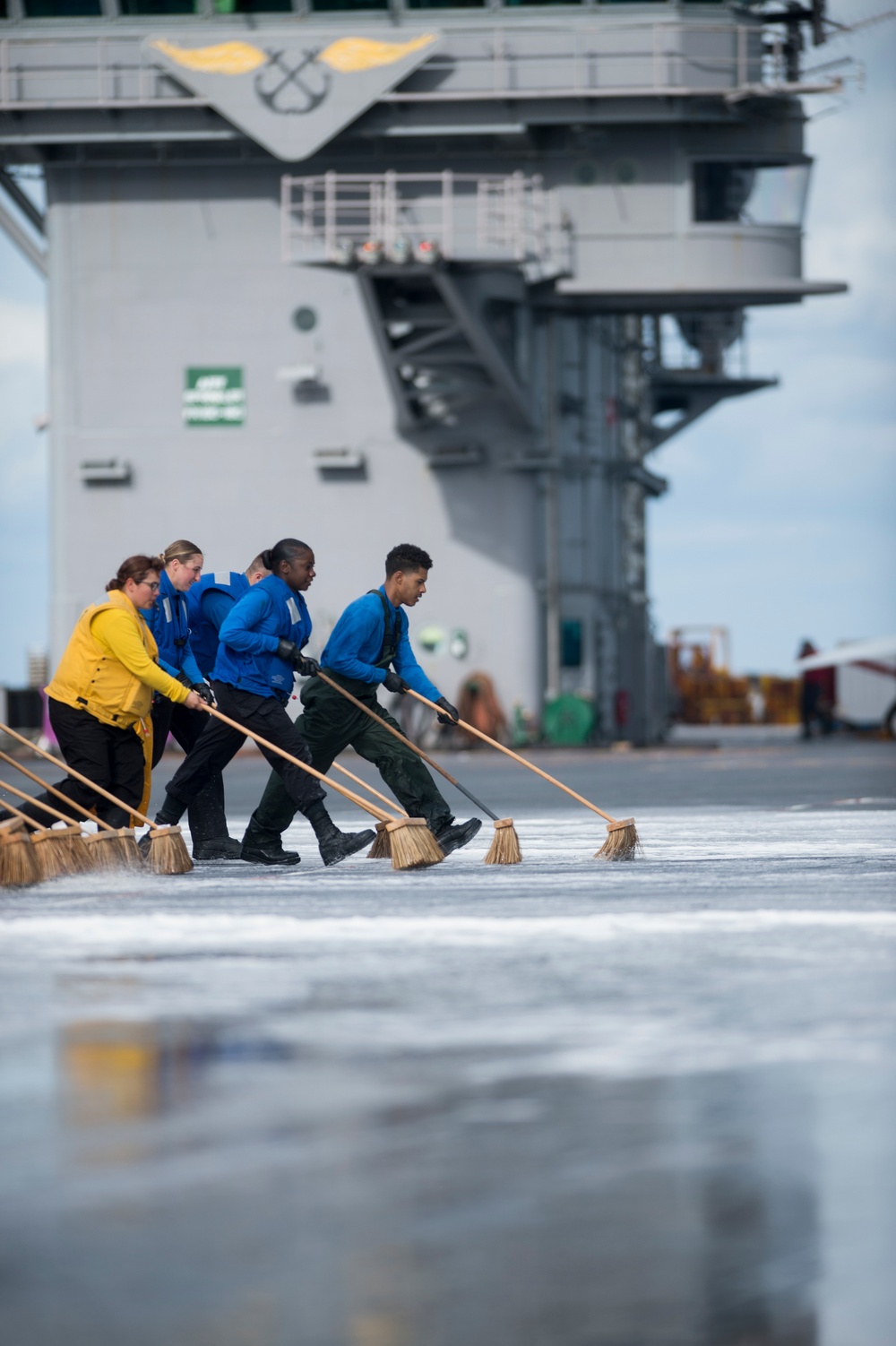 USS Dwight D. Eisenhower (CVN 69)