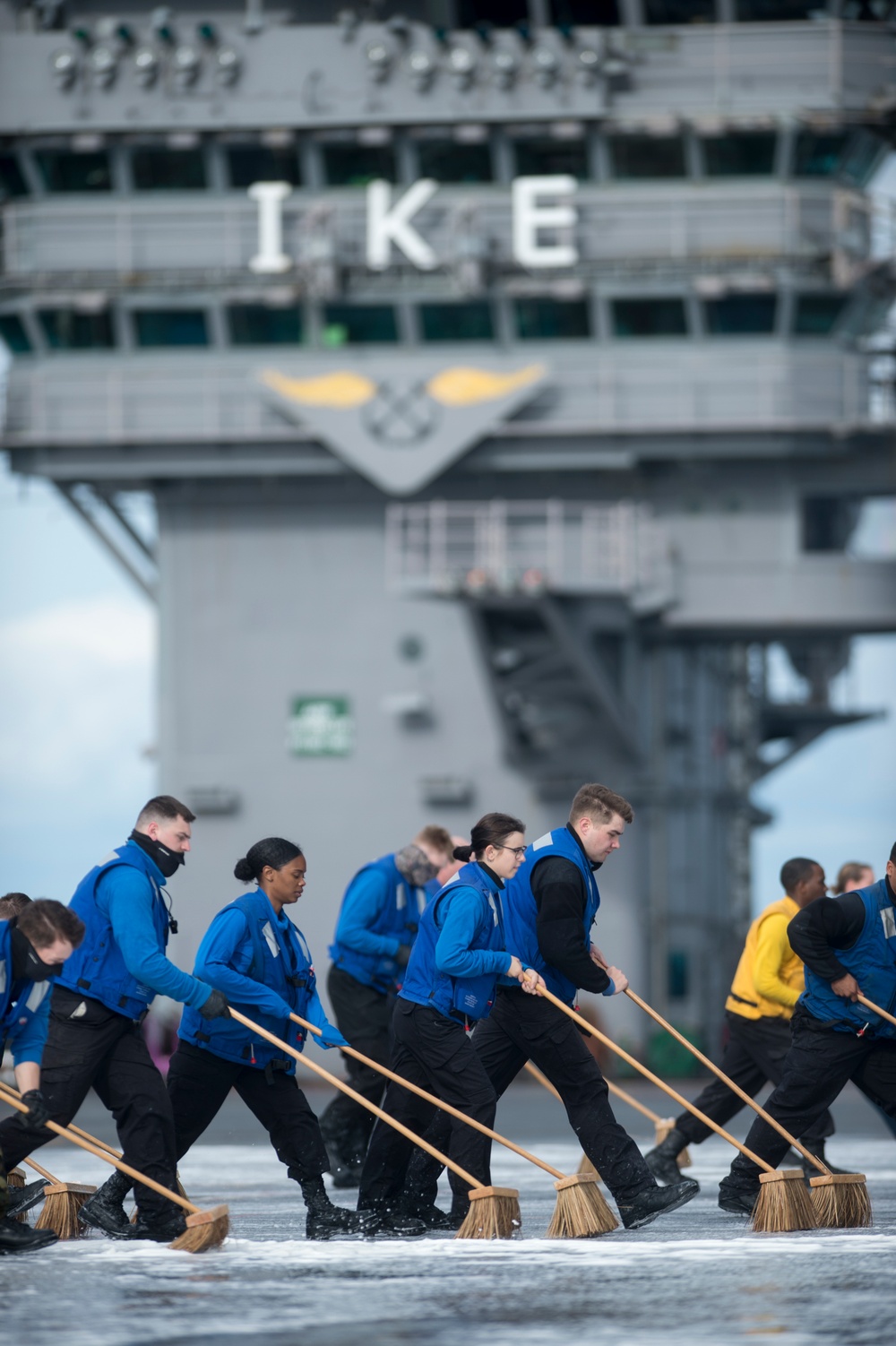 USS Dwight D. Eisenhower (CVN 69)