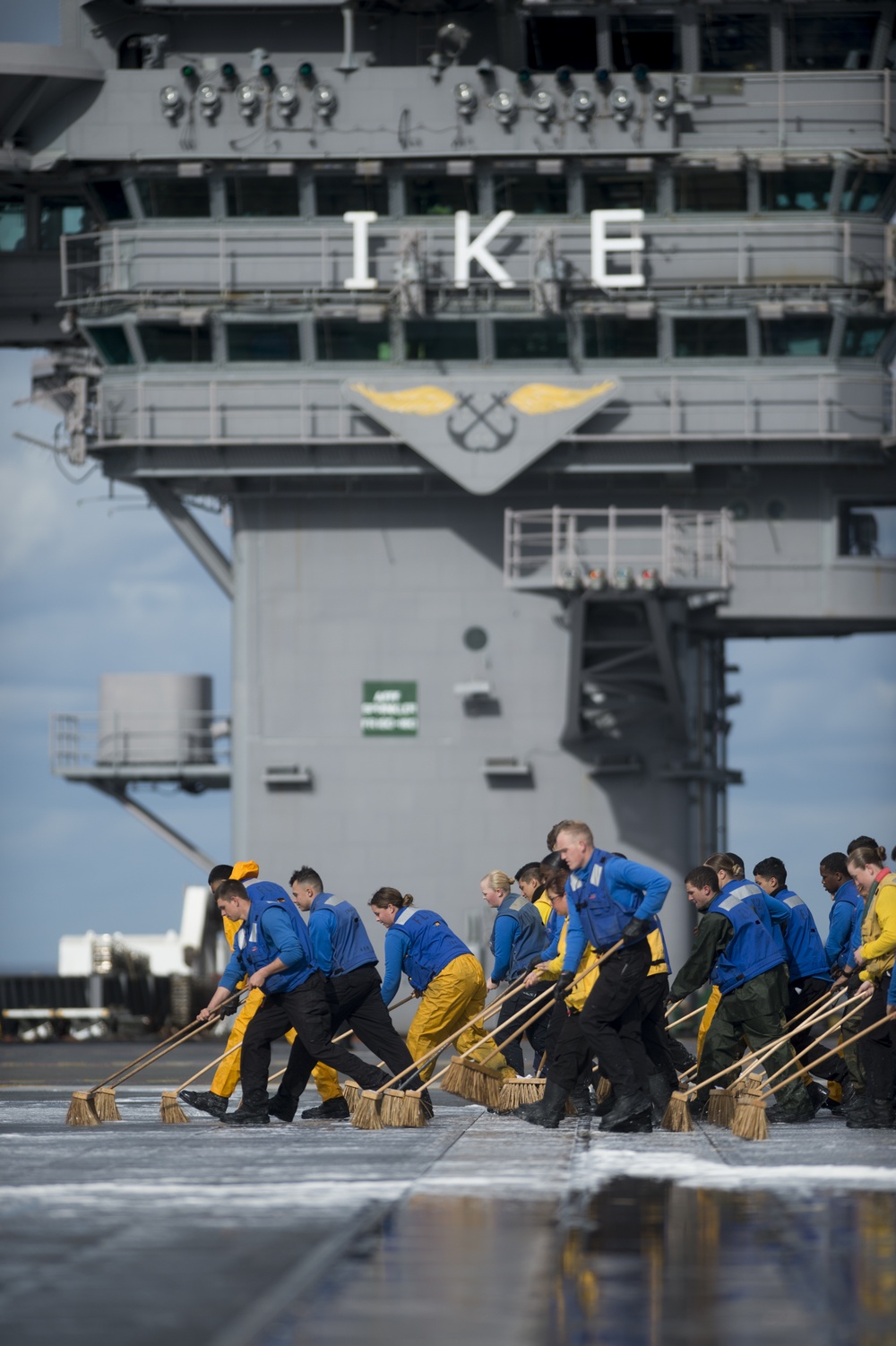 USS Dwight D. Eisenhower (CVN 69)