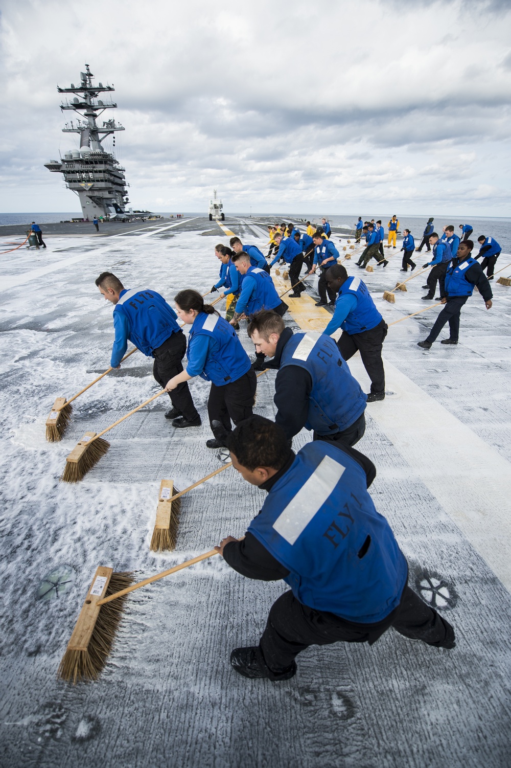 USS Dwight D. Eisenhower (CVN 69)