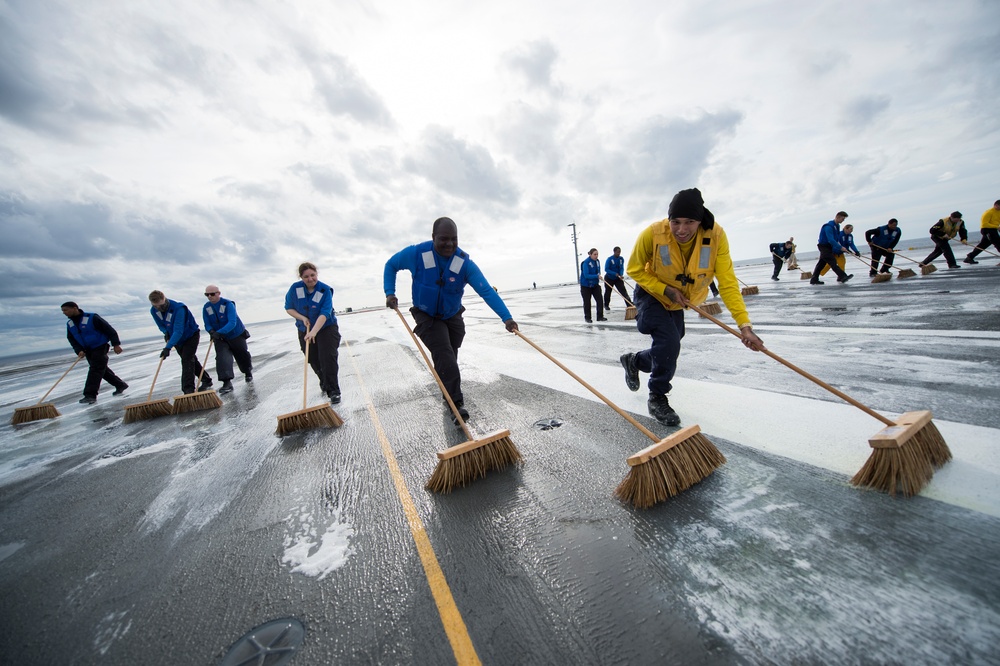 USS Dwight D. Eisenhower (CVN 69)