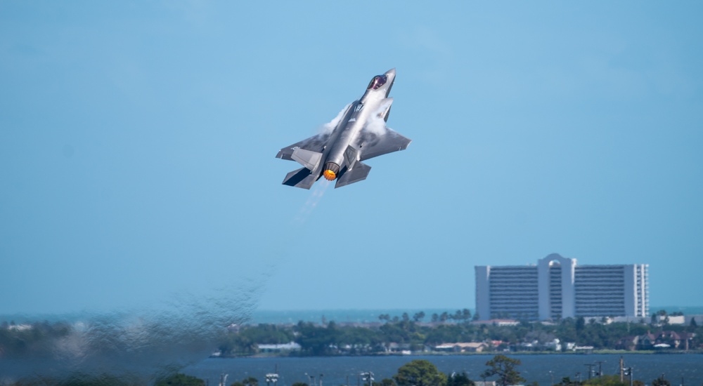 F-35 Demo Team premiers new demo during the Melbourne Air and Space Show