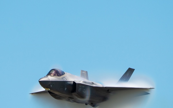 F-35 Demo Team premiers new demo during the Melbourne Air and Space Show