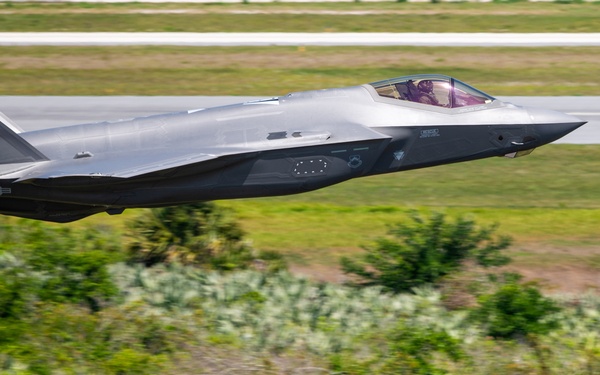 F-35 Demo Team premiers new demo during the Melbourne Air and Space Show