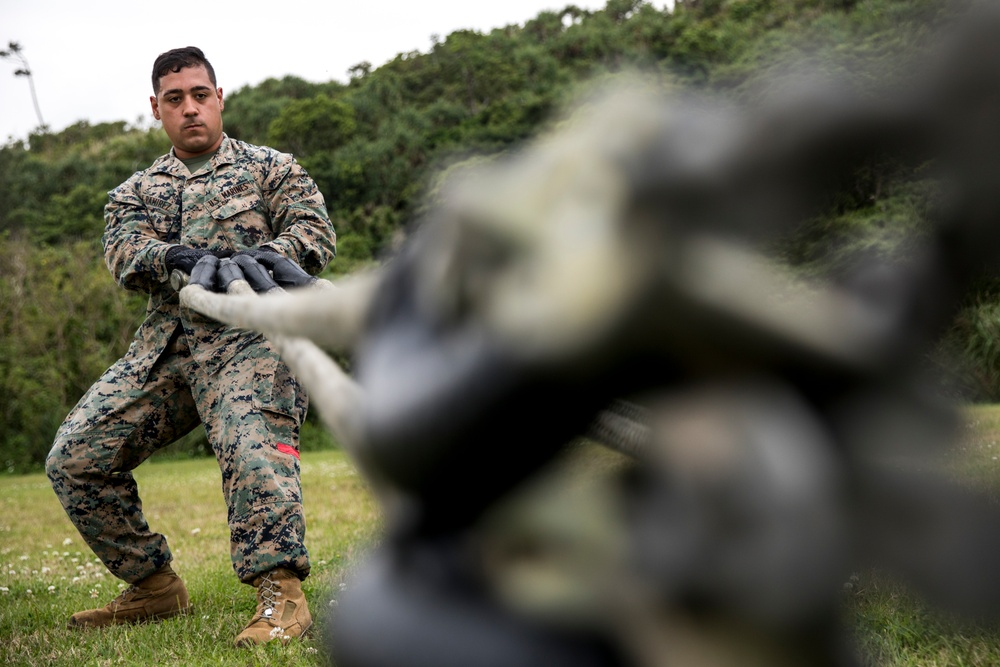 Hook 'em up | CLB-4 Marines conduct helicopter support team operations