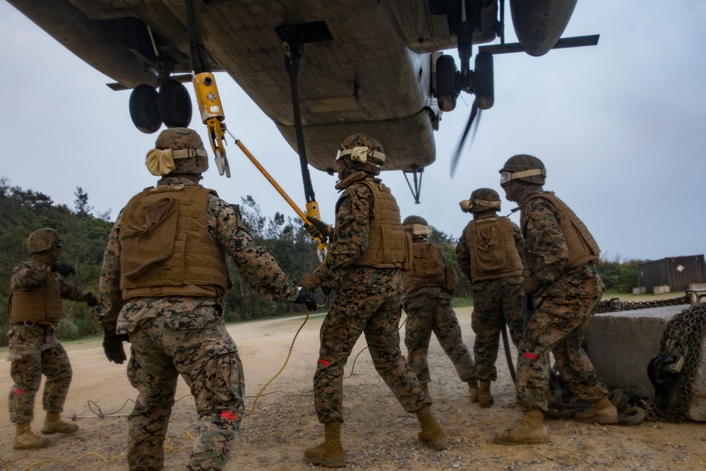 Hook 'em up | CLB-4 Marines conduct helicopter support team operations