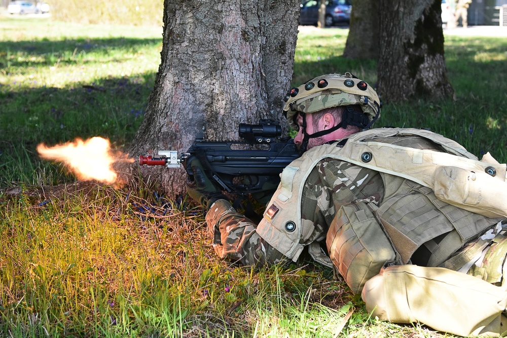 Slovenian Soldier trains with Sky Soldiers during Eagle Sokol