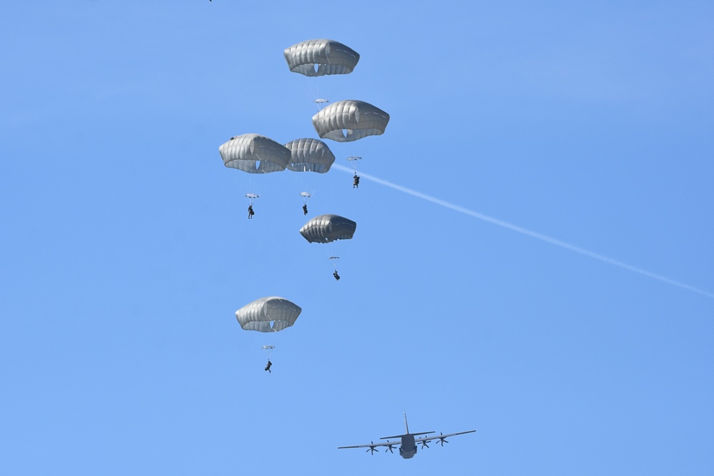 Sky Soldiers jumo out of C-130