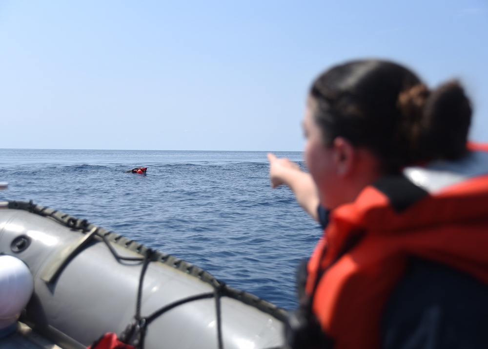 USS Blue Ridge (LCC 19) Conducts Small Boat Operations