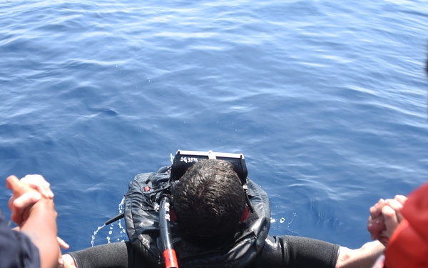 USS Blue Ridge (LCC 19) Conducts Small Boat Operations