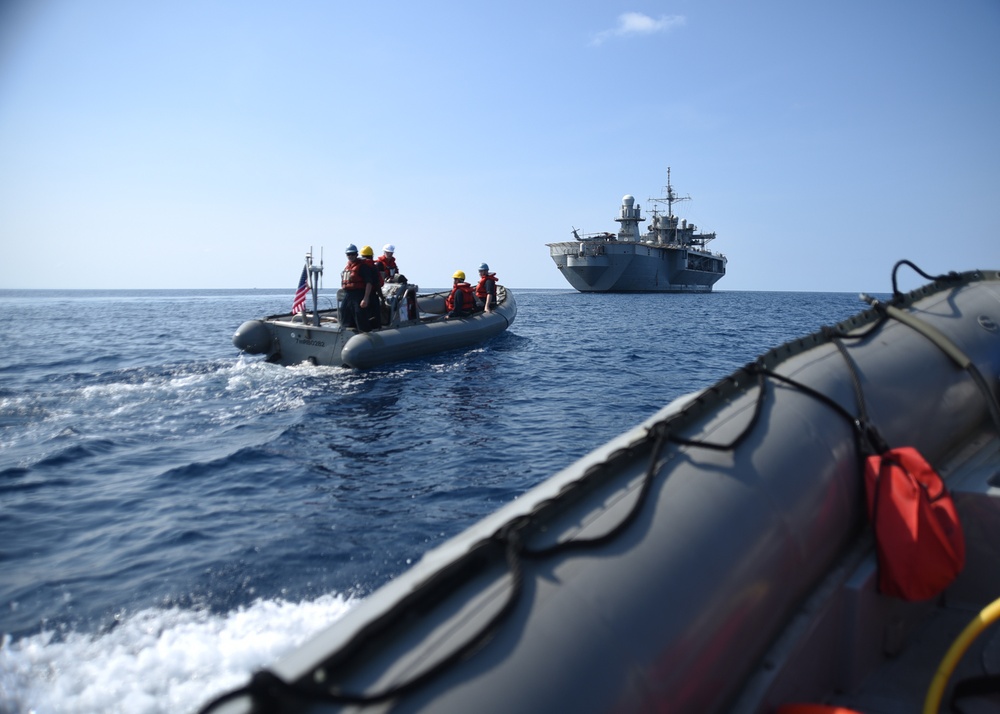 USS Blue Ridge (LCC 19) Conducts Small Boat Operations