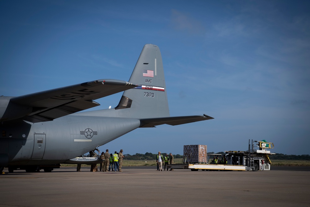 75th EAS Delivers World Food Program Aid from South Africa