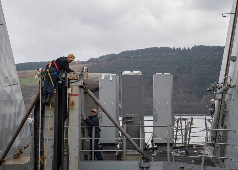 USS Carney (DDG 64)