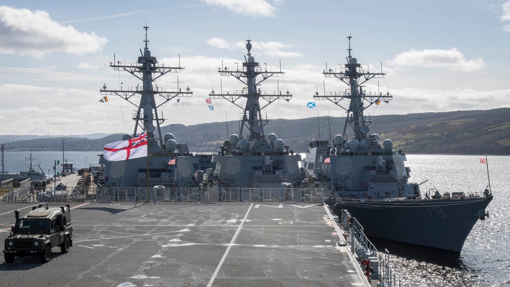 USS Carney (DDG 64)