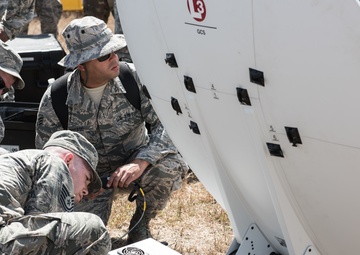 Comm Airmen network during Vigilant Guard