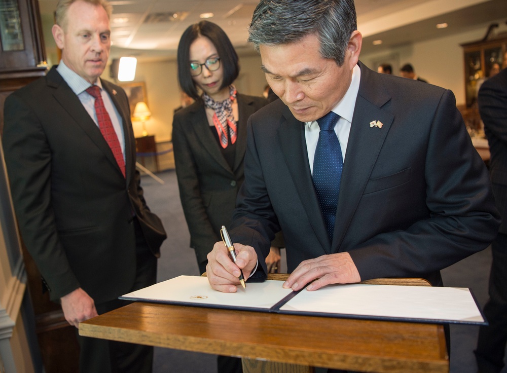 A/SD meets Minister of National Defense of the Republic of Korea