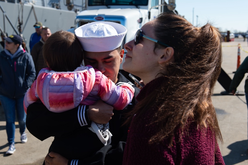 USS Mason (DDG 87) Departs Norfolk