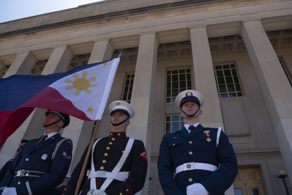 U.S. Acting Secretary of Defense Hosts Secretary of National Defense of the Philippines