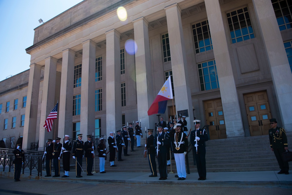 U.S. Acting Secretary of Defense Hosts Secretary of National Defense of the Philippines