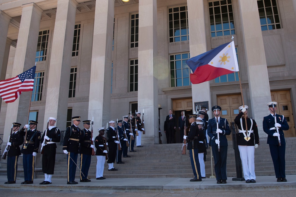 U.S. Acting Secretary of Defense Hosts Secretary of National Defense of the Philippines