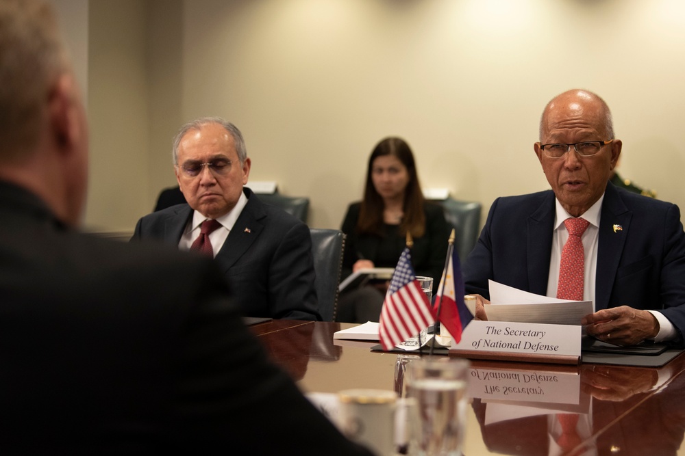 U.S. Acting Secretary of Defense Hosts Secretary of National Defense of the Philippines