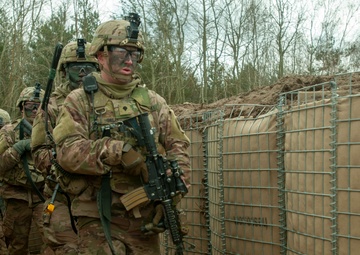 Infantry Soldiers take steps to clear objective during LFX