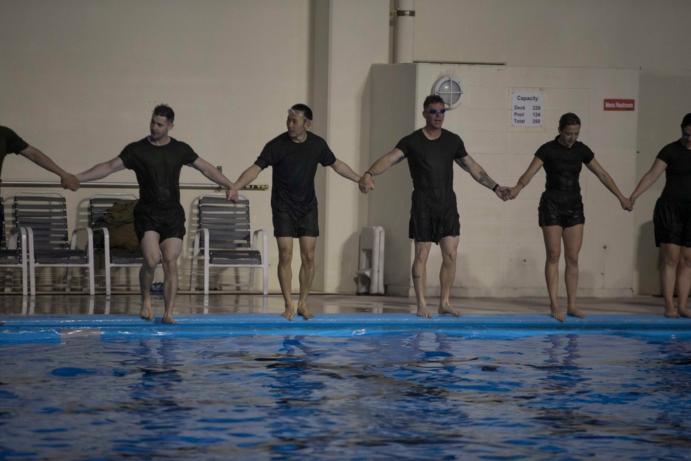 Japanese Amphibious Rapid Deployment Brigade Logistics Battalion trains with Combat Logistics Battalion 31