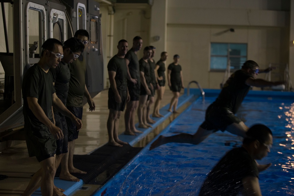 Japanese Amphibious Rapid Deployment Brigade Logistics Battalion trains with Combat Logistics Battalion 31