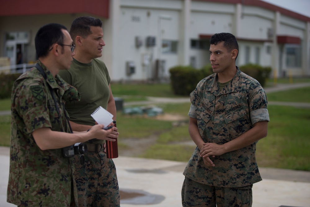 Japanese Amphibious Rapid Deployment Brigade Logistics Battalion trains with Combat Logistics Battalion 31