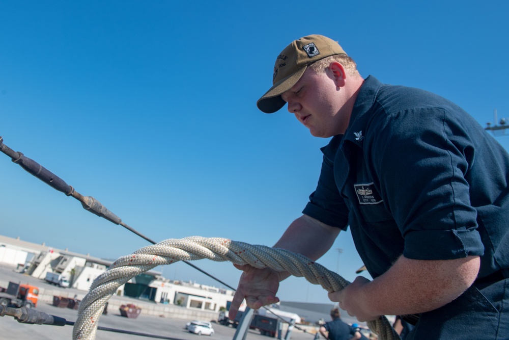 Srockdale Departs Bahrain after Port Visit