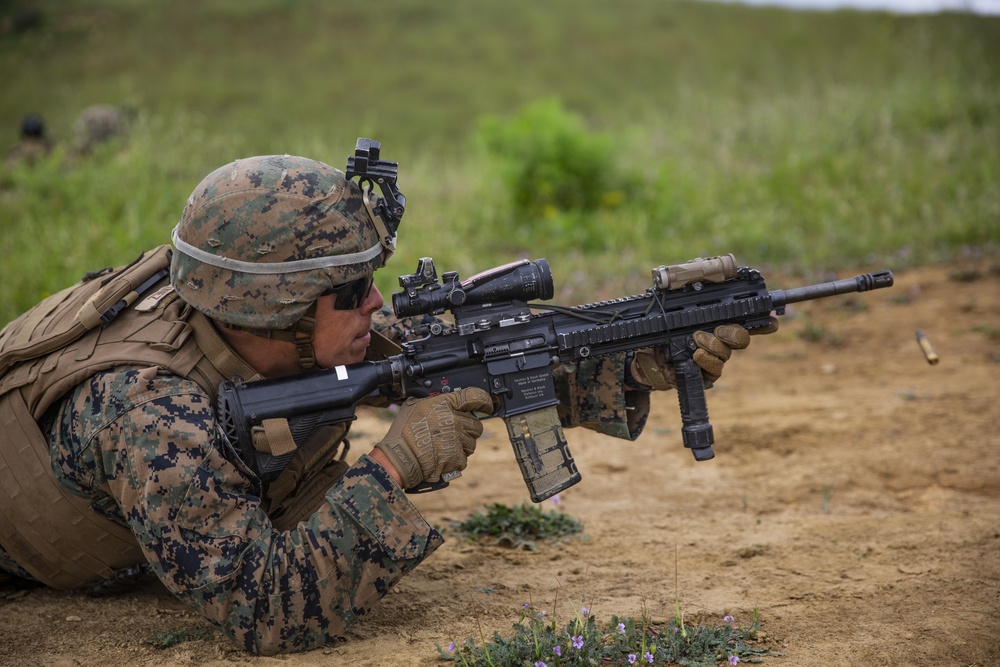 2/5 Marines conduct fire and maneuver drills