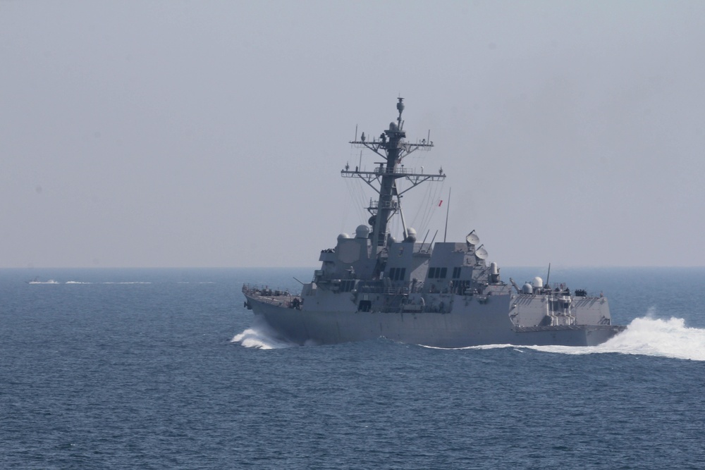 USS Stockdale maneuvers while transiting the Arabian Gulf