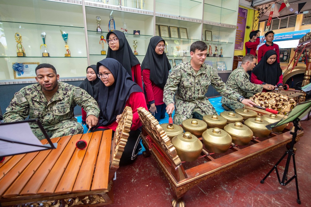 Pacific Partnership 2019 Personnel Interact with SMK Semerah Padi students