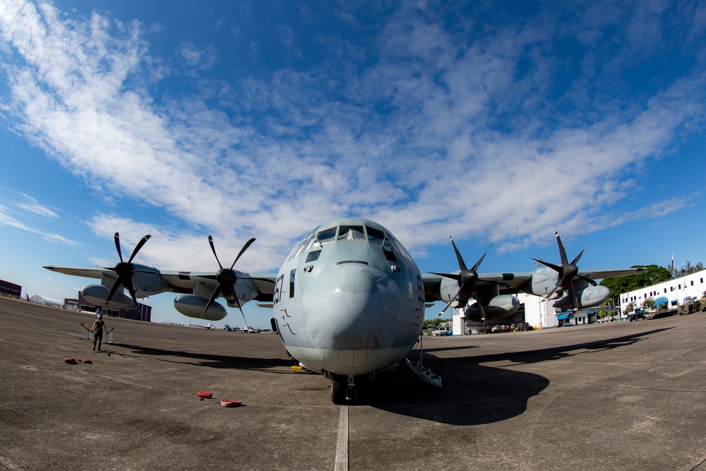 Balikatan 2019: Preparing a C-130 for flight