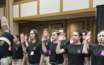 AMC Commander administers the oath of enlistment to future Soldiers