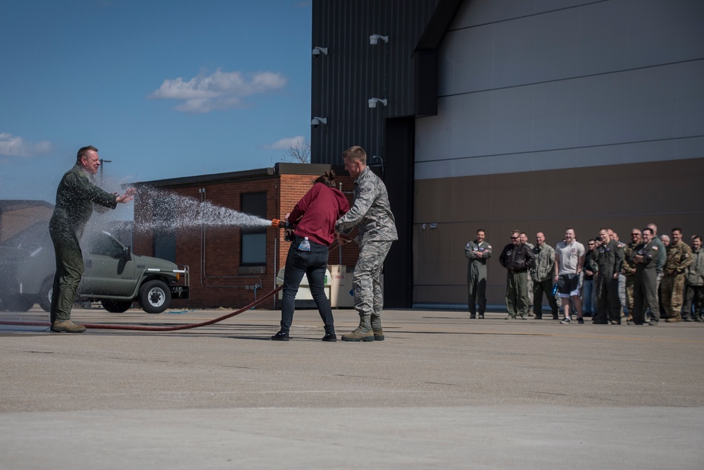 Lt Col Jeffrey C. Siwik Celebrates Fini Flight