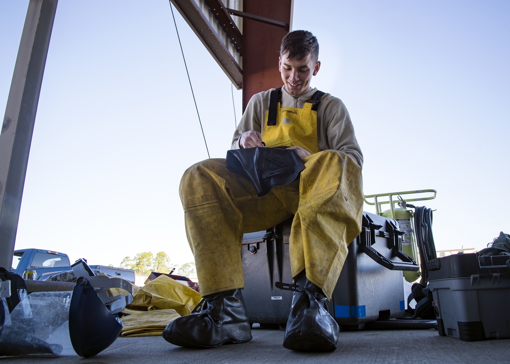 MXG Airmen ensure clean, serviceable ‘Hawgs’