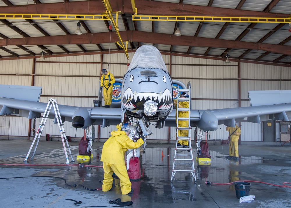 MXG Airmen ensure clean, serviceable ‘Hawgs’