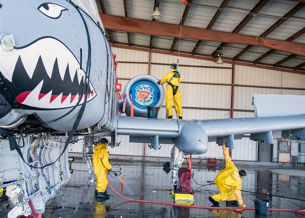 MXG Airmen ensure clean, serviceable ‘Hawgs’