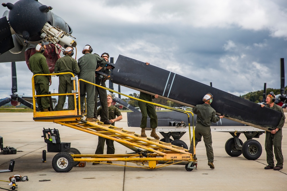 VMM-164 Marines replace MV-22 Osprey blade