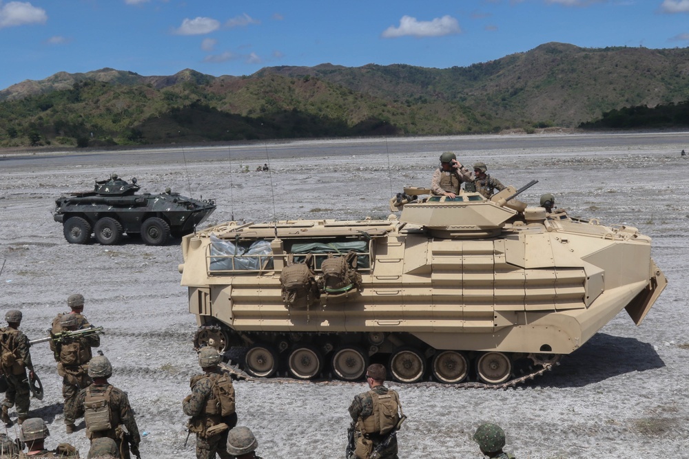 Balikatan 2019: Marines conduct a MOUT attack