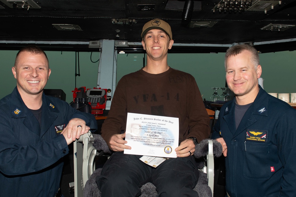 U.S. Sailor receives Sailor of the Day award