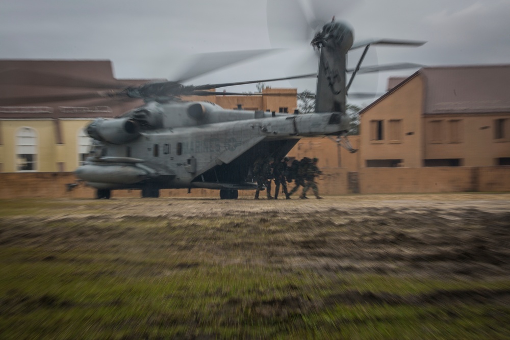 32nd Raiding Squadron and 2nd LE BN Conduct Dutch Bilateral Training