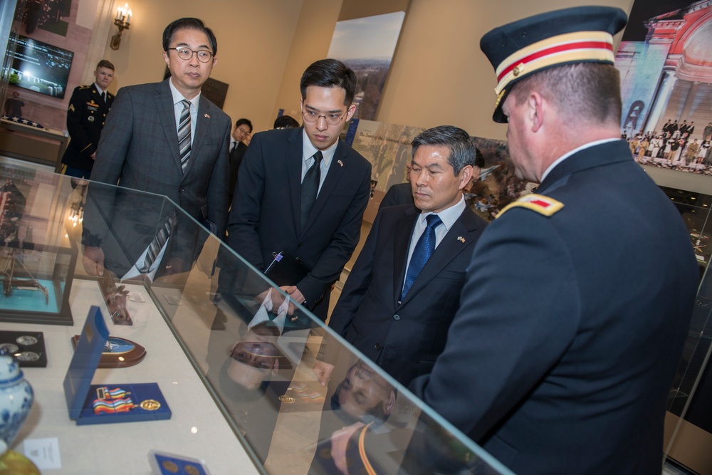 Republic of Korea Minister of National Defense Jeong Kyeong-doo Participates in an Armed Forces Full Honors Wreath-Laying Ceremony at the Tomb of the Unknown Soldier