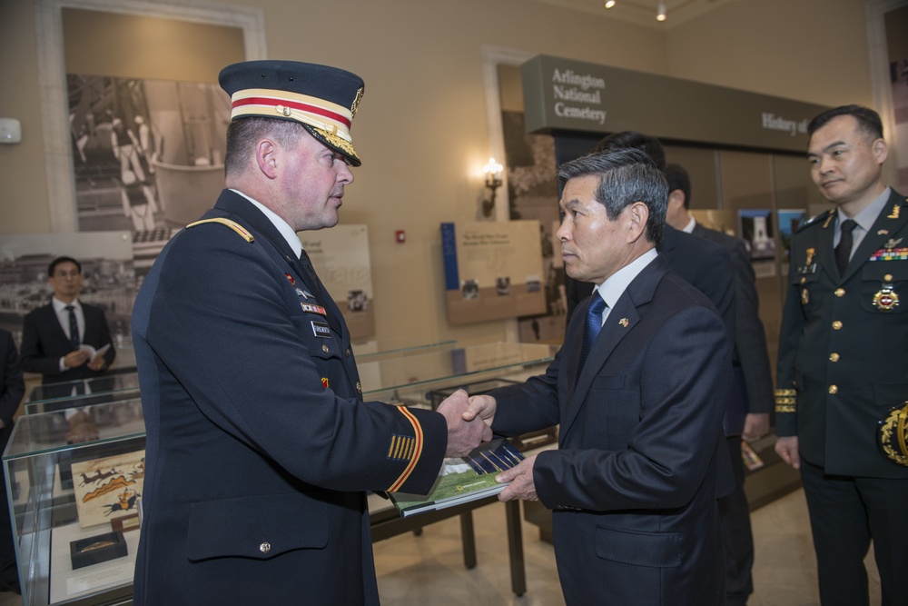 Republic of Korea Minister of National Defense Jeong Kyeong-doo Participates in an Armed Forces Full Honors Wreath-Laying Ceremony at the Tomb of the Unknown Soldier