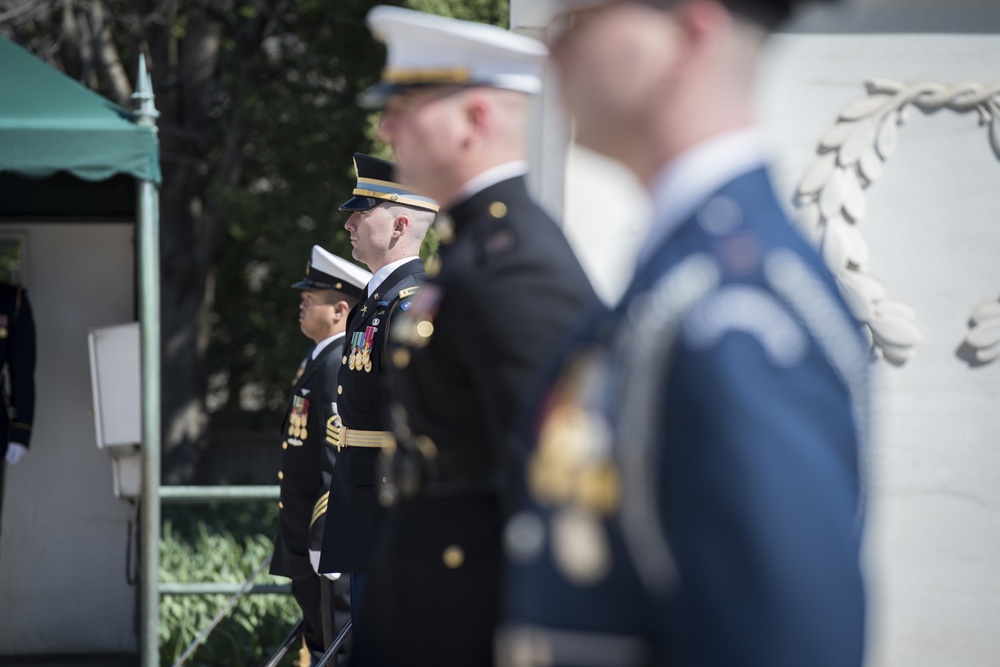 Republic of Korea Minister of National Defense Jeong Kyeong-doo Participates in an Armed Forces Full Honors Wreath-Laying Ceremony at the Tomb of the Unknown Soldier