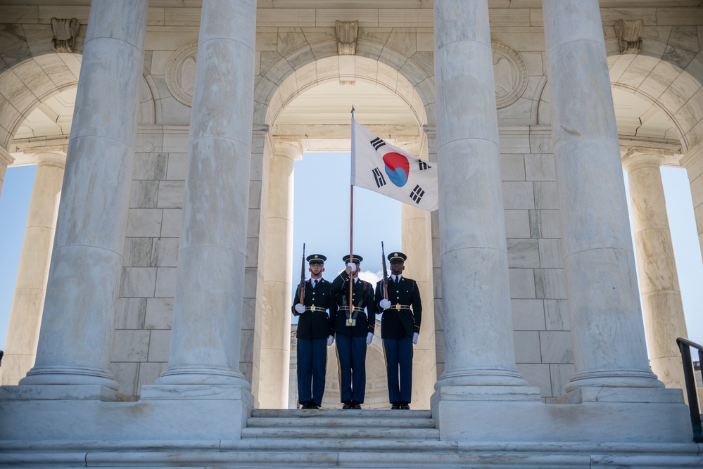 Republic of Korea Minister of National Defense Jeong Kyeong-doo Participates in an Armed Forces Full Honors Wreath-Laying Ceremony at the Tomb of the Unknown Soldier