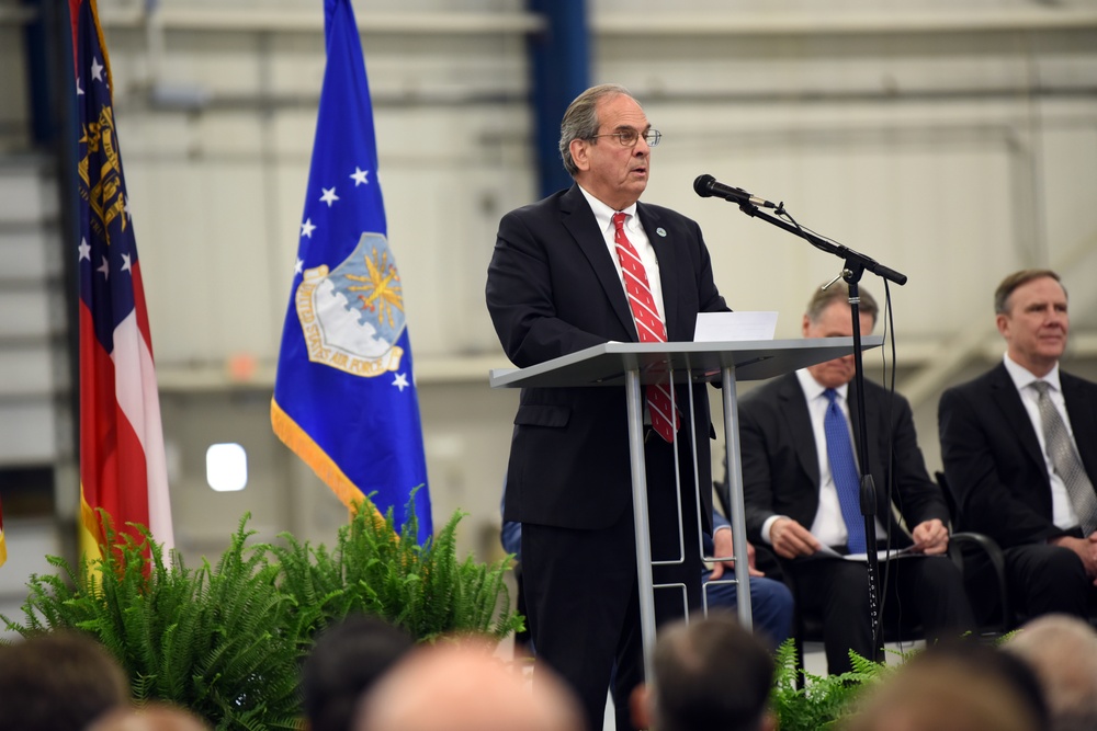 Robins pursues unique partnership