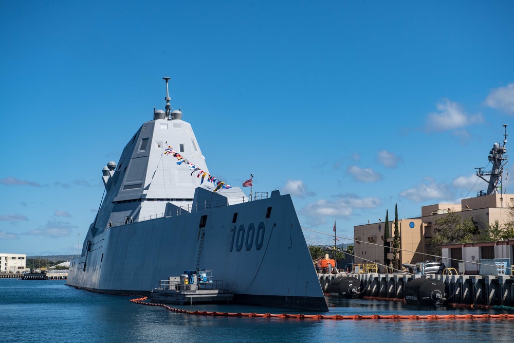 USS Zumwalt in Pearl Harbor